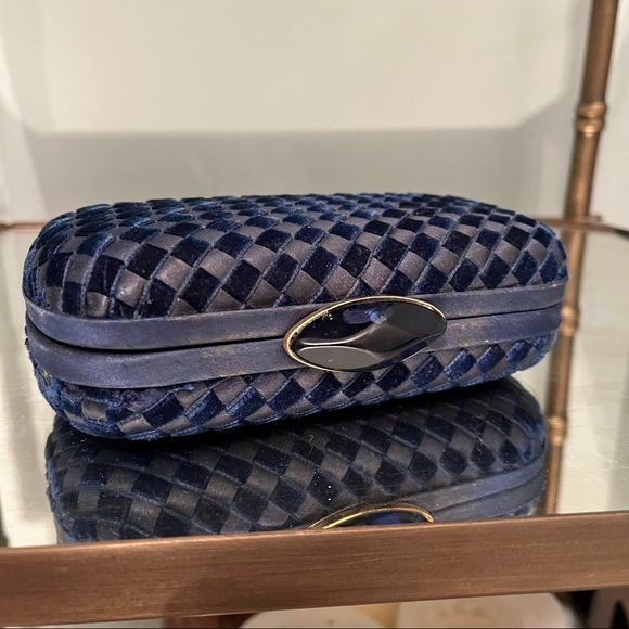BOTTEGA VENETA ROYAL BLUE VELVET EVENING BAG - I’m moving make me an offer!!! - Picture 4 of 8